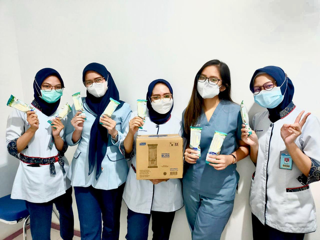  Perusahaan Olahan Susu Ini Bagikan 500.000 Es Krim untuk Nakes di Jabodetabek 