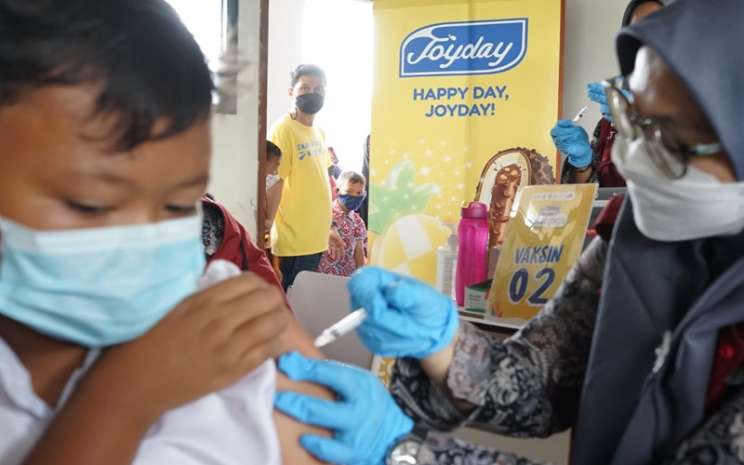 Produsen Es Krim Joyday Gelar Vaksinasi Anak 6-11 Tahun di SD Bekasi  